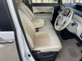 運転席シート付近