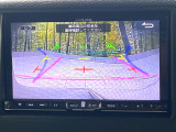 【バックカメラ】駐車時に後方がリアルタイム映像で確認できます。大型商業施設や立体駐車場での駐車時や、夜間のバック時に大活躍!運転スキルに関わらず、今や必須となった装備のひとつです!
