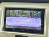 【バックカメラ】駐車時に後方がリアルタイム映像で確認できます。大型商業施設や立体駐車場での駐車時や、夜間のバック時に大活躍!運転スキルに関わらず、今や必須となった装備のひとつです!