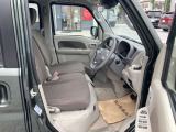 運転席もこの広さで乗り降りに便利!