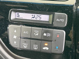 【オートエアコン】一度お好みの温度に設定すれば、車内の温度を検知し風量や温度を自動で調整。暑い…寒い…と何度もスイッチ操作をする必要はありません。快適な車内空間には必須の機能ですね♪