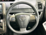 【純正革巻きステアリング】上質な革を使用することで、手にしっかり馴染みとても運転しやすいハンドルです♪