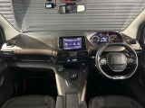 スッキリとまとめられた運転席周りで、運転を楽しくさせる内装です。まさにcockpitです!