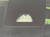 【トヨタセーフティセンス】走行中に前方の車両等を認識し、衝突しそうな時は警報とブレーキで衝突回避と被害軽減をアシスト。より安全にドライブをお楽しみいただけます。