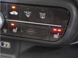 【トランクスルー機構】後席を前に倒してトランクルームとつなげ、長尺物の収納を可能にするトランクスルー機構も備えています。