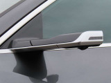 Audiが認定したエキスパートが、100項目にもおよぶ精密な点検と整備を実施しております。