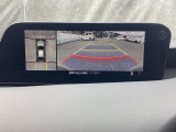 狭い場所での駐車やすれ違いなどでより的確な運転操作に役立つ360°ビューモニターが装備されています。