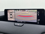 360°ビューモニターでは、両サイドとフロント、バックカメラの合成で、あたかも上空から見下ろした様に周囲を確認して頂けます。駐車場だけでなく、T字路等でも活躍のアイテムです!