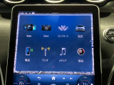 新しくなったセンターコンソールはスマートフォンを操作するような感覚でナビから車両の設定までが可能です。