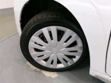タイヤサイズは165/55R15です。