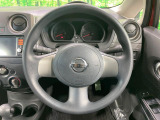 インテリアに合わせたデザインのステアリングは、運転される方のことも考え、運転しやすい形状、大きさです。是非一度、実際に触ってお確かめください。
