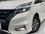 【LEDヘッドライト】悪天候や夜間走行時も良好な視界を確保し安心して運転できる高輝度LEDヘッドライトを装備!点灯速度が早く、消費電力も抑えられています。