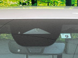 【i-ACTIVESENSE】走行中に前方の車両等を認識し、衝突しそうな時は警報とブレーキで衝突回避と被害軽減をアシスト。より安全にドライブをお楽しみいただけます。