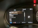 視認性の高いスピードメーターになっています。