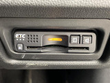 【ETC】有料道路を利用する際に料金所で停止することなく通過できる、ETC車載器(ノンストップ自動料金収受システム機器)が装備されています。セットアップを行うことで利用可能になります。