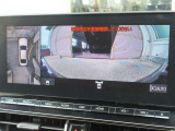 パノラミックビューモニター付きです。車両を上から見たような映像をディスプレイオーディオ画面に表示。運転席からの目視だけでは見にくい、車両周辺の状況をリアルタイムでしっかり確認できます。