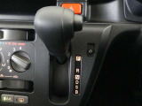 親しみやすいシフトです。 坂道や信号の多い日本では操作が簡単でいいです。 シフトチェンジしやすい所に考えられて配置されているので操作し易いですよ。