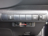 VSC(車両挙動安定化制御システム)とは、従来の車輪のロックを防ぐABS、車輪の空転を抑制するTCSに加え、クルマの横滑り、曲がるを制御し、走る・曲がる・止まるの全領域で安定性を確保するシステムです。