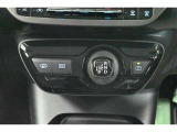 ハイブリッドカーですが運転操作は普通の車と変わりませんのでご安心ください。操作方法はスタッフが説明いたしますのでお気軽にご質問ください