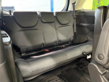 床下収納式のサードシートです。座席部分をコンパクトに収納でき、広大な荷室スペースとしてお使いいただけます!乗車人数や荷物の量など利用シーンに合わせて3列目を有効活用でき、とっても便利♪
