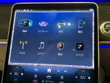 新しくなったセンターコンソールはスマートフォンを操作するような感覚でナビから車両の設定までが可能です。