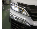 高輝度でしかも消費電力の少ないLEDをハイ、ロービームに採用。