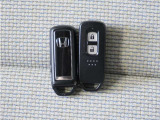 ◆スマートキー◆カギをバッグやポケットに入れたままでもドアロックの開閉ができる『スマートキー』付き!雨天や暗くなってもカギを取り出す必要がなくドアの開錠&エンジンも始動できます