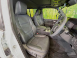 運転席シート廻りは使用感も少なく、良好な状態となっています。前オーナー様が丁寧に使っていたことがよくわかりますね。