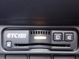 ■【ETC車載器】が装備されています。セットアップをしてお渡しとなり、ETCカードを差し込むだけで高速道路の利用が可能です。