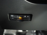 ETC車載器が装備されています。有料道路での通行料支払いがスムーズにできます。