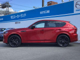 純正アルミで全体的にデザインがまとまっています。車も人も、オシャレはまずは足元からですね。