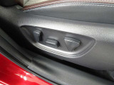 パワーシート搭載。微妙な調整が手軽にでき、快適なシートポジションで運転することが可能です。