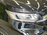 【LEDヘッドライト】悪天候や夜間走行時も良好な視界を確保し安心して運転できる高輝度LEDヘッドライトを装備!点灯速度が早く、消費電力も抑えられています。
