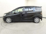 両側パワースライドドア付きだから、狭い駐車スペースなどでの 乗り降りラクラク!小さなお子さまのいるご家庭には嬉しい装備。
