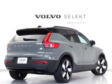 北欧の革新性が生み出したコンパクト・シティSUV。ボルボXC40に、新たにラインナップされたピュアEVモデルです。ボルボのピュアE Vを象徴するフレームレスグリルプレートをはじめエクステリアを刷新。