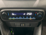 【オートエアコン】一度お好みの温度に設定すれば、車内の温度を検知し風量や温度を自動で調整。暑い…寒い…と何度もスイッチ操作をする必要はありません。快適な車内空間には必須の機能ですね♪
