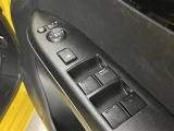 【パワーウインドウ】運転席のスイッチで、各席の窓ガラスの開閉ができます!あると便利ですよね!