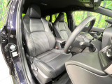 運転席まわりには十分なスペースがあり、大柄な方でもゆったり運転していただける環境です。