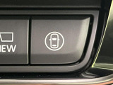 【スマートブレーキサポート】走行中に前方の車両等を認識し、衝突しそうな時は警報とブレーキで衝突回避と被害軽減をアシスト。より安全にドライブをお楽しみいただけます。