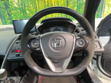【純正革巻きステアリング】上質な革を使用することで、手にしっかり馴染みとても運転しやすいハンドルです♪