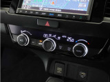 ◆オートエアコン装備◆ お好みの温度を設定をするだけで、後は、自動で風量を調節してくれます!快適にドライブが楽しめます。
