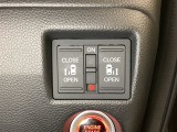リアドアは乗り降りに便利な両側電動スライドドアです。また運転席に座っていながらスイッチ操作で自在にスライドドアを開け閉めできます。
