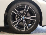 BMW純正アルミホイールです。納車時にはアルミホイールコーティングも承っております!是非ご検討下さいませ。