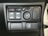 リアドアは乗り降りに便利な両側電動スライドドアです。また運転席に座っていながらスイッチ操作で自在にスライドドアを開け閉めできます。