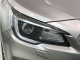 LEDヘッドライトは、点灯の瞬間から最大光量を発揮し、突然暗くなるトンネルなどでの安定感を高めます。