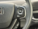 ハンドル右側スイッチは、ホンダセンシングの機能の一つ、「アダプティブクルーズコントロール」です。