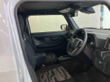 たとえばダイハツのお店にある、たくさんのスマアシ搭載車は、正常に作動する事をしっかり確認します。