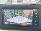 【バックカメラ】駐車時に後方がリアルタイム映像で確認できます。大型商業施設や立体駐車場での駐車時や、夜間のバック時に大活躍!運転スキルに関わらず、今や必須となった装備のひとつです!