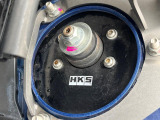 【HKS製Dampers】車高が低くなり、スタイリッシュな見た目となっております。車両の重心が下がる事で、走行時の安定性も向上します♪