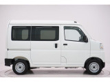 県内13店舗にて常時500台以上ダイハツ車を展示中です。見て、触って、納得のいく一台をぜひ見つけてください。